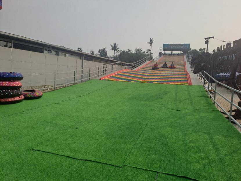 Wahana Baru, Rainbow Slide Sepanjang 65 Meter Hadir Pertama Kali di Kota Bandung